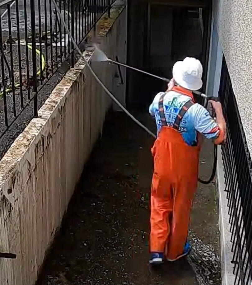 Deep Water technician pressure washing a commercial walkway in Redmond