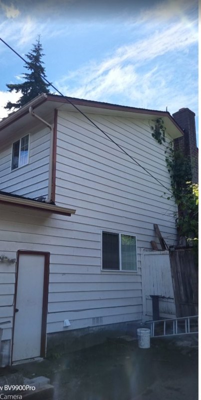 Same siding after a soft wash