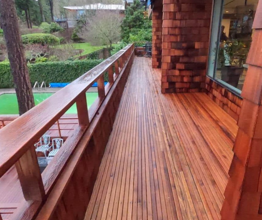 Bellevue cedar deck restored to a rich wood tone after cleaning
