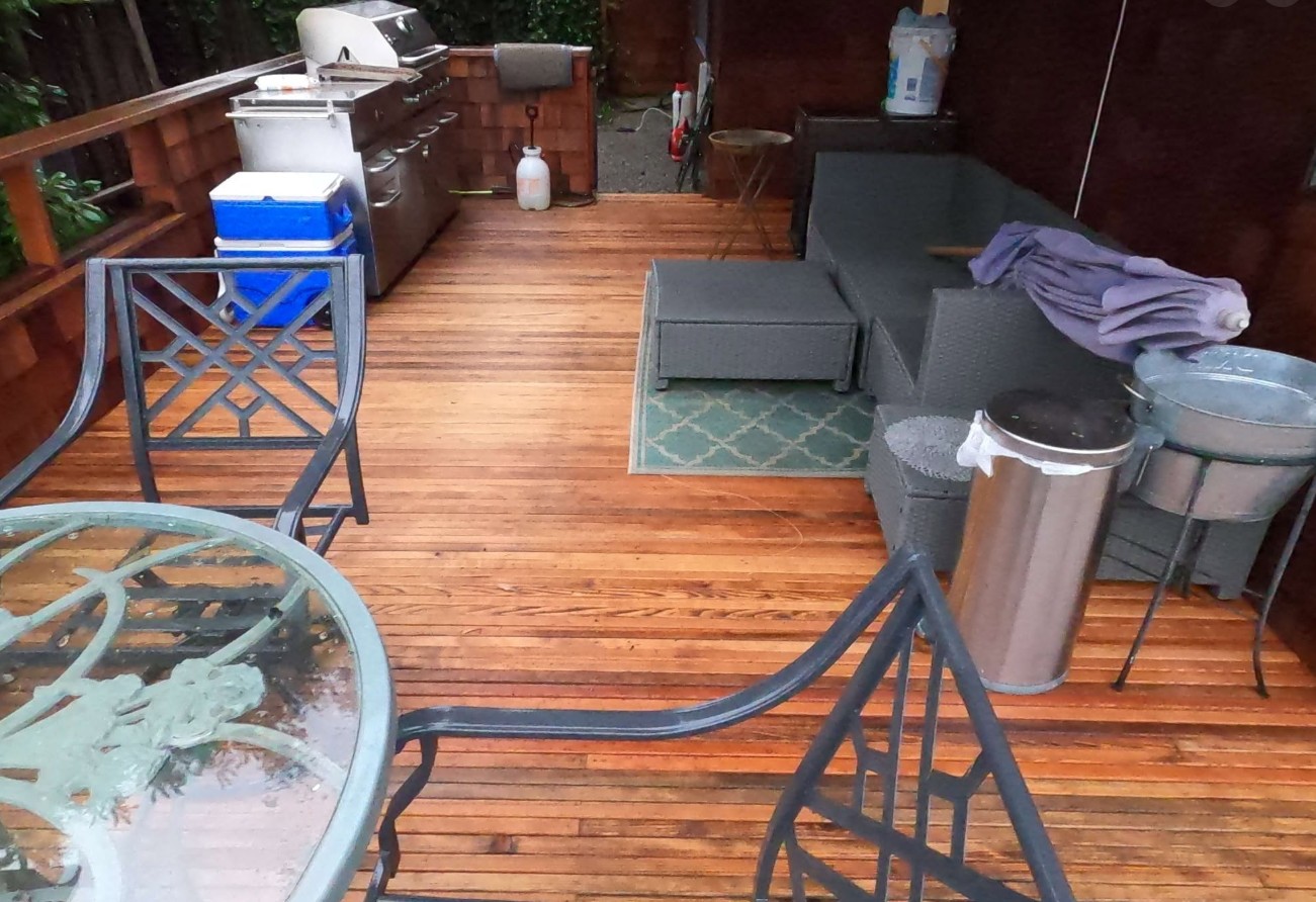 Seattle wood deck clean and bright after deck cleaning